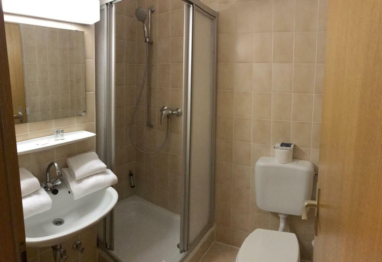 Gaestehaus Der Abtei Sayn Bendorf Bagian luar foto